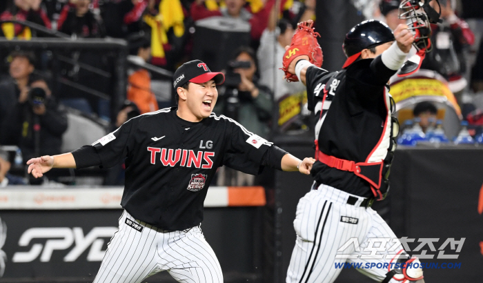  LG Twins Yoo Young-chan and Park Dong-won roars