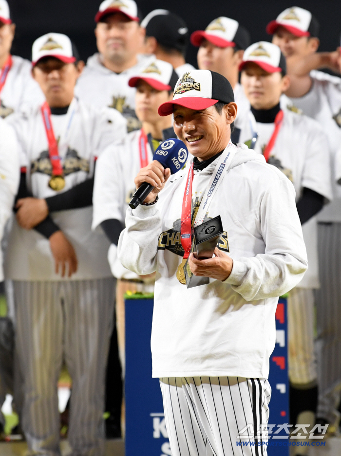  Manager Yeom Kyung-yeop, who led the LG Twins to the combined championship