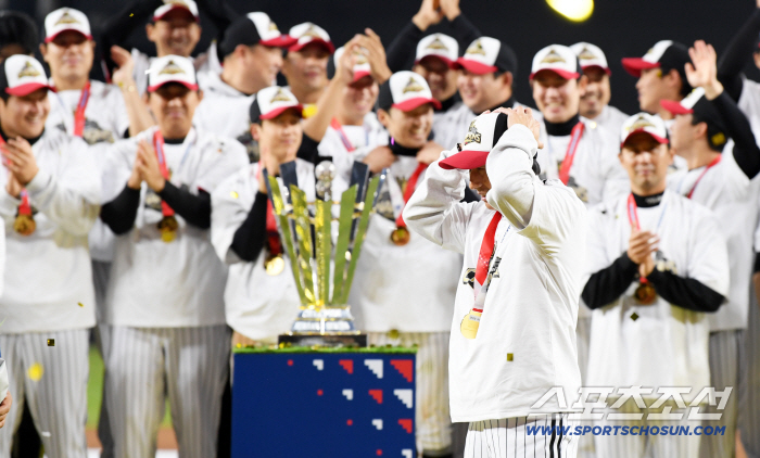  Manager Yeom Kyung-yeop, who led the LG Twins to the combined championship