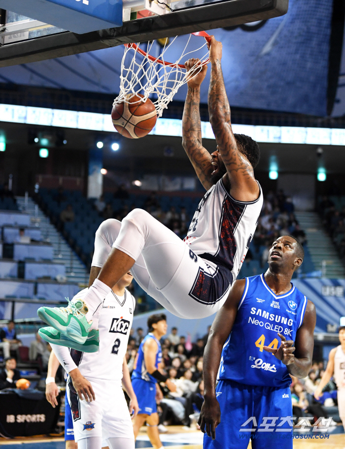  Shawn, put it in front of Nicholson and dunk