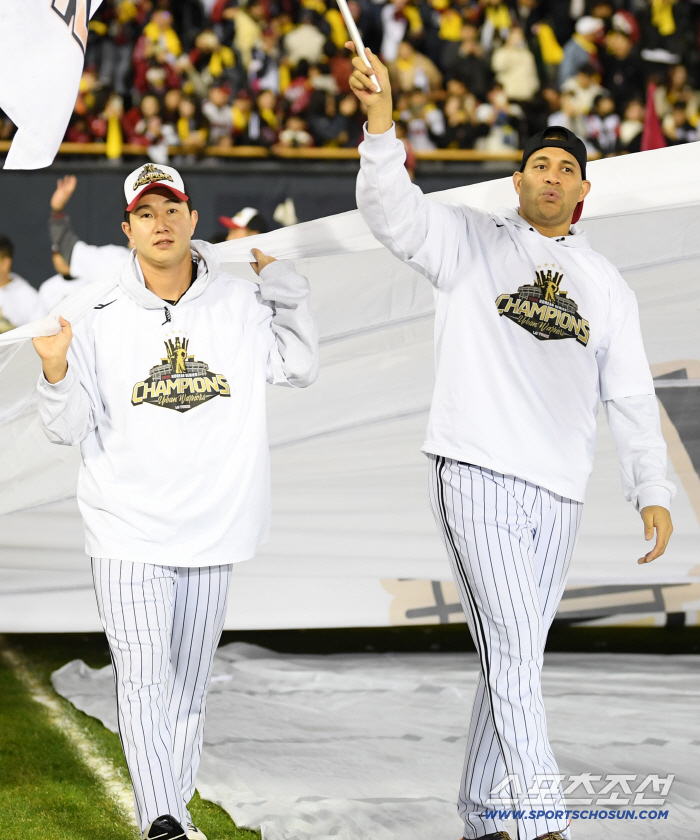  Yoo Young Chan Chirinos' victory ceremony
