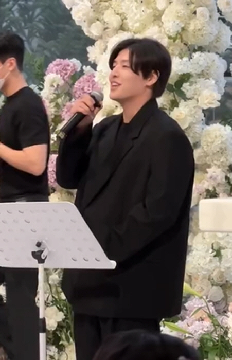 When the sky rises, the wedding hall bursts...The guests got emotional at 'Sweet Oppa'