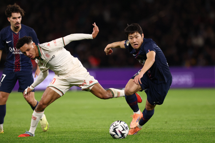 The corner kick master is back PSG Lee Kang-in performs in the winning goal corner kick in his return match
