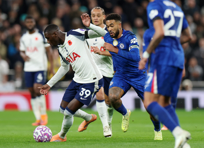 The culprit is Son Heung-min's 7th successor, London derby, with a terrible performance, xG 0.05 Tottenham, and 01 defeat to Chelsea → Frank's angry water bottle kick