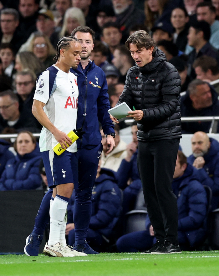 The culprit is Son Heung-min's 7th successor, London derby, with a terrible performance, xG 0.05 Tottenham, and 01 defeat to Chelsea → Frank's angry water bottle kick