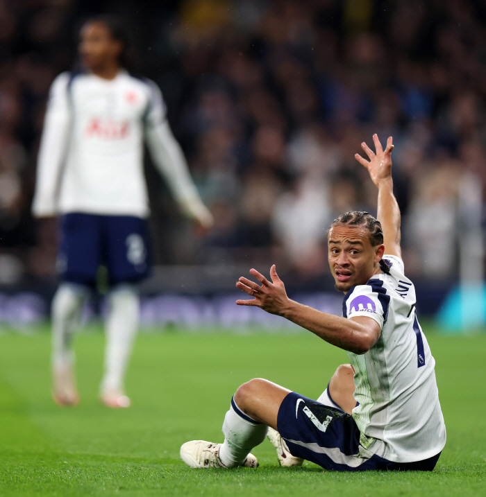 The culprit is Son Heung-min's 7th successor, London derby, with a terrible performance, xG 0.05 Tottenham, and 01 defeat to Chelsea → Frank's angry water bottle kick