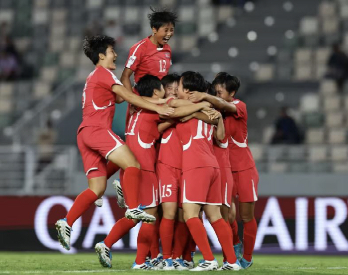 Defending champion soccer girls' strength, strong 5 to 1 green onion → Brazil's semifinal clash! And the winner.
