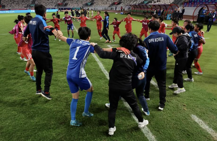 Defending champion soccer girls' strength, strong 5 to 1 green onion → Brazil's semifinal clash! And the winner.