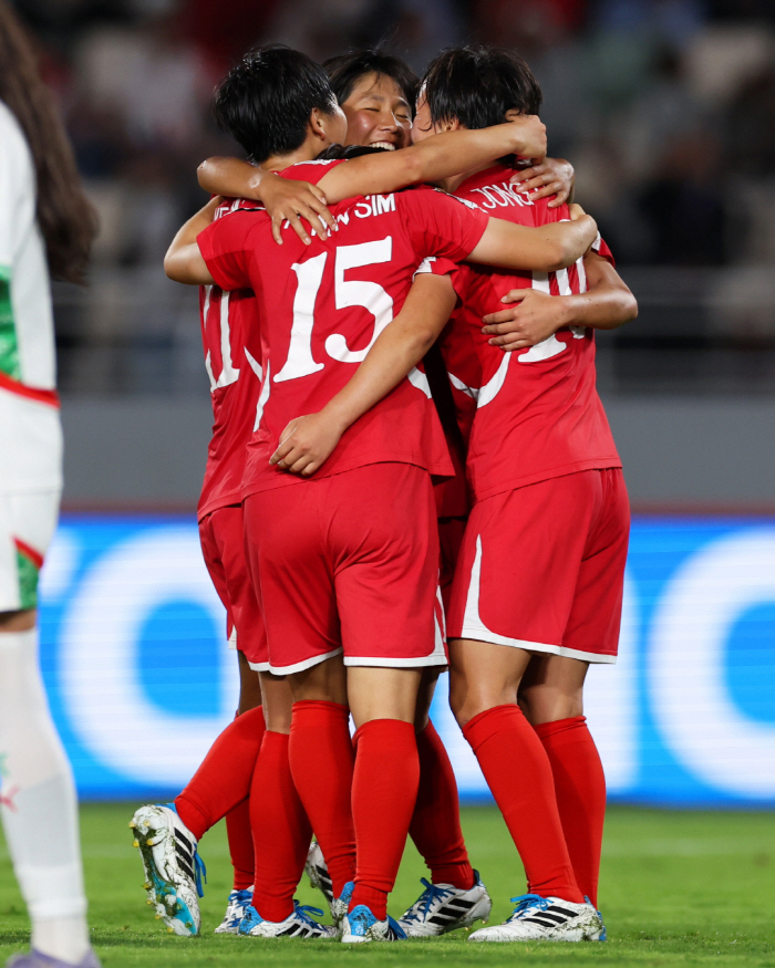 Defending champion soccer girls' strength, strong 5 to 1 green onion → Brazil's semifinal clash! And the winner.