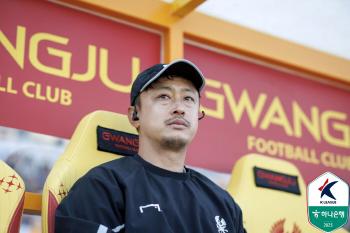 The director's office is a space for director Lee Jung-hyo…The respect of acting Gwangju director Ma Chul-joon revealed in the pre-interview location change 