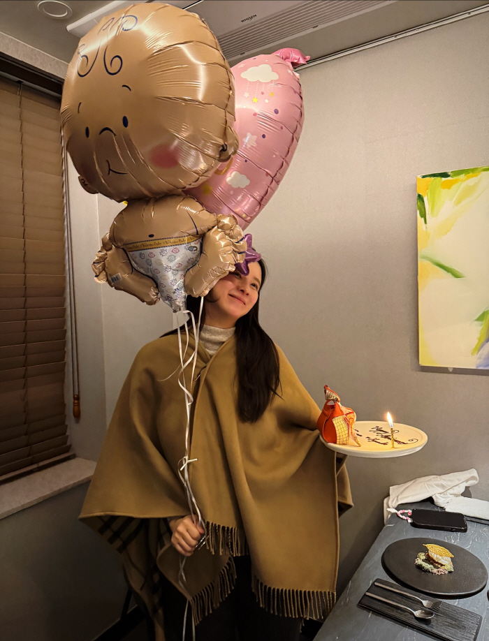 Eun Ga-eun, 22 weeks pregnant, showing off her chubby face...♥Date with Park Hyun-ho at a high-end restaurant