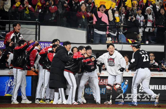 If LG lost Game 4, behind-the-scenes 14 in the ninth inning, we would have lost Game 5. However