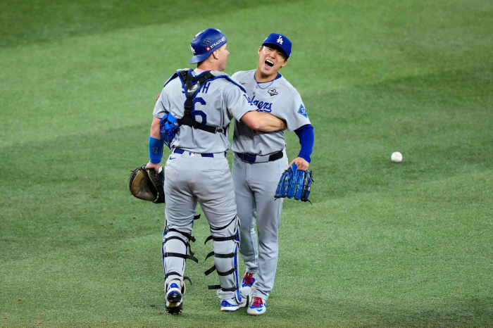 Is there such a crazy baseball? 03→44, Yamamoto's bases-loaded crisis was eliminated with one out in the bottom of the ninth inning. LA Dodgers Toronto World Series Game 7 overtime!