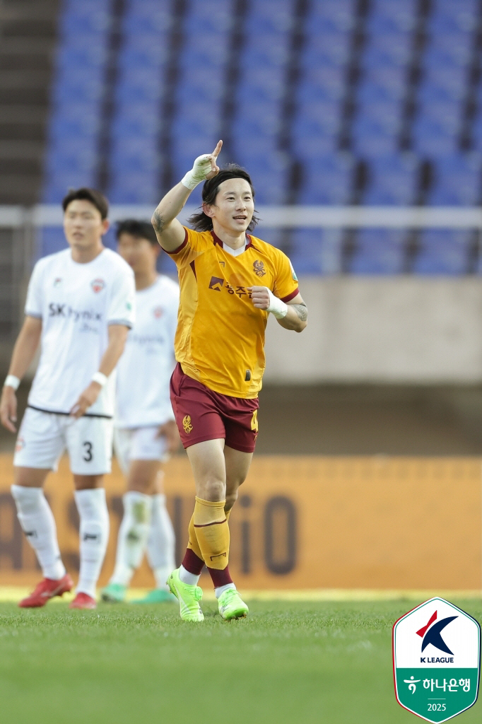  Jeonghyo's magic is crazy! Gwangju and Jeju match against each other in the first half → 20th half of the second half to stay...Fried Jonsson's debut goal