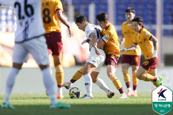 Jeonghyo's magic is crazy! Gwangju and Jeju match against each other in the first half → 20th half of the second half to stay...Fried Jonsson's debut goal