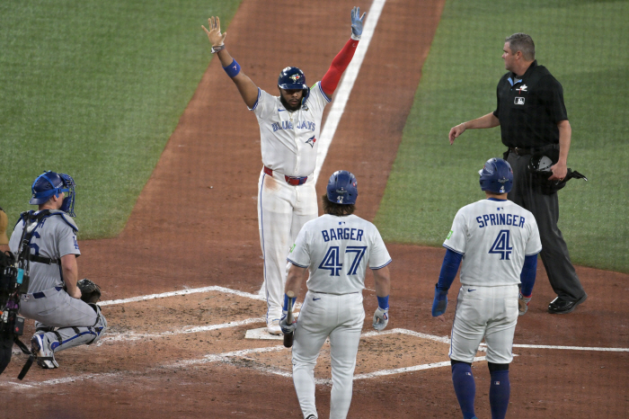 Ohtani is also a human being after all. His dream is to win the Dodgers World Series for the second time in a row. Starting pitcher Ohtani allowed Bissett to score three runs in the third inning