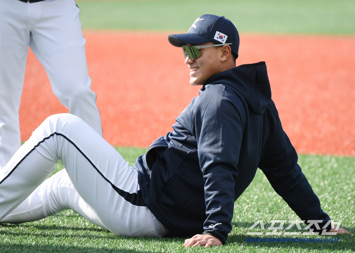  Ahn Hyunmin, the smile of Hercules in Korea