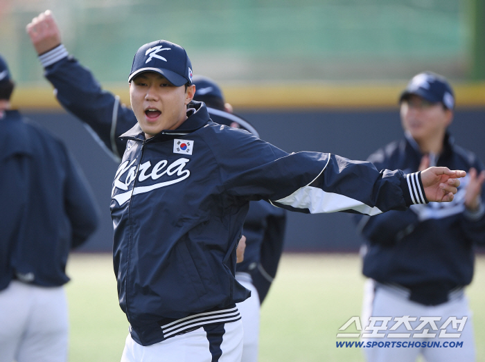  Bae Chan-seung, the youngest member of the national team