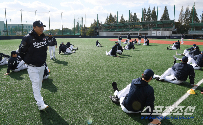  The national baseball team started training for the first time