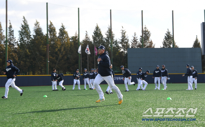  The national baseball team started training for the first time