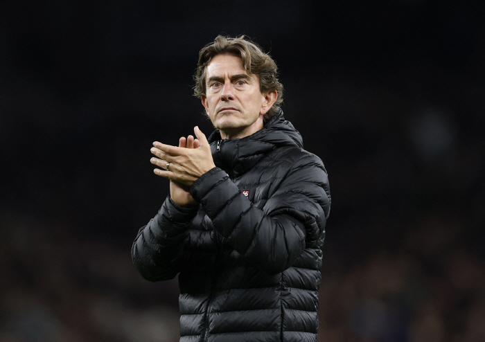 This is Son Heungmin's effect! Tottenham without SON already ignored handshakes with signs of breaking up the manager's relationship → Going to the locker room without even looking at the coach