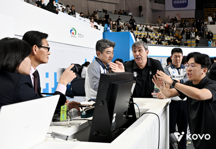 What a reversal of a decision already made! The outrage of the gentleman on the court, the authority of the judge who has broken down himself...A master's stern act.