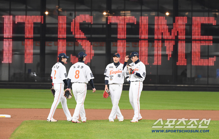 The 10th place → KS runner-up also had a rough start...The strongest Hanwha is now a reality. It will leave you with learning without hurting you