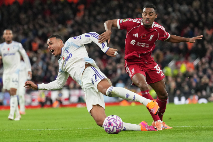 Bench warmer Arnold, do you want to come to Liverpool? Even if I can't play, I'll stay in Real...How do I fill the gap in Arnold that Salah killed