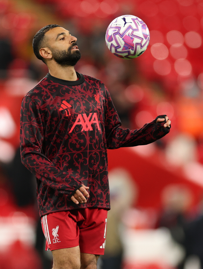 Bench warmer Arnold, do you want to come to Liverpool? Even if I can't play, I'll stay in Real...How do I fill the gap in Arnold that Salah killed