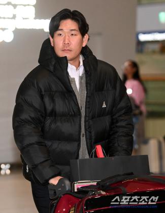 I didn't misunderstand Ahn Woojin Shock shoulder injury controversy, coach Chung Chan-hun who took off his clothes, returned to the coach's growth in a surprise move 