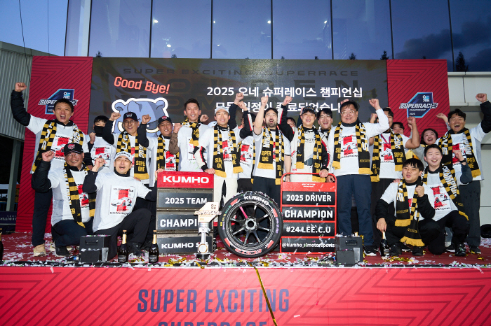 Kumho SLM, sponsored by Kumho Tire, simultaneously won the driver and team champion in the super race
