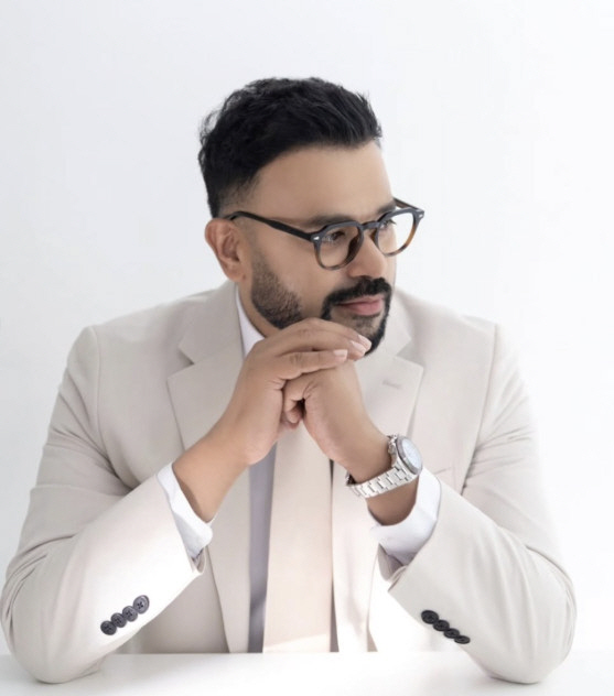 Lucky, the sad news for the newlyweds...I'm sad that the restaurant that I've run for 8 years is closed