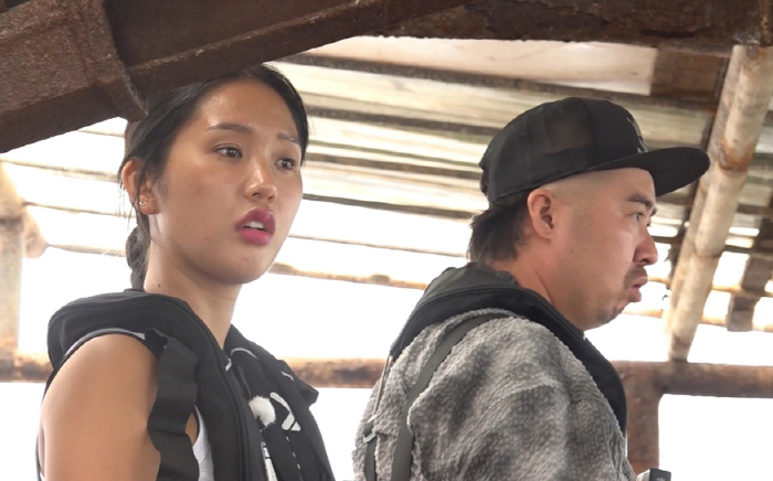 Mimi, scream at the shark! The scene was devastated by the first shark appearance