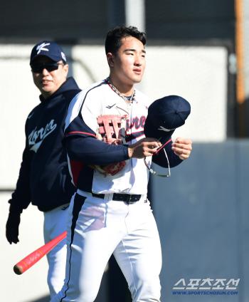  Ahn Hyunmin is proud of wearing a national university uniform