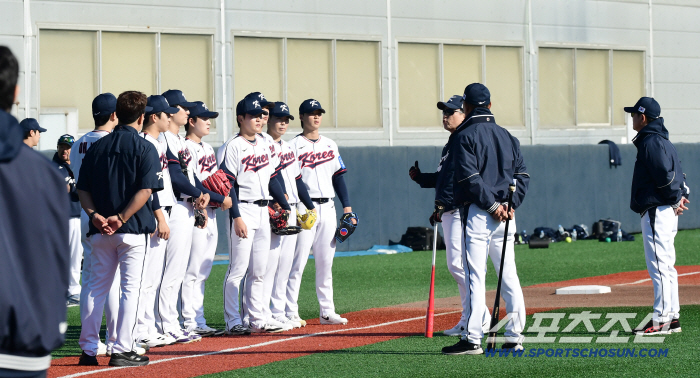  Baseball team players training in Ilsan