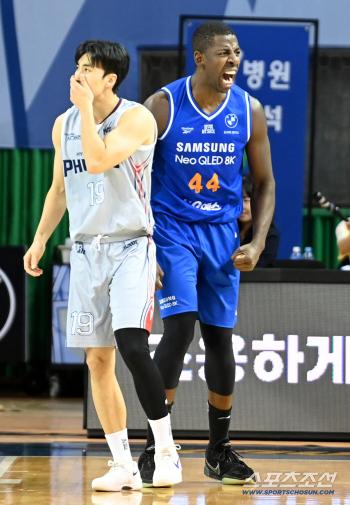  Cheering Nicholson scores and fouls