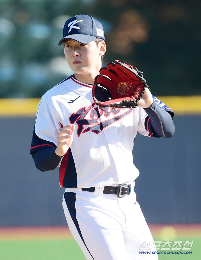  Choi Jun-yong participates in training wearing the uniform of Kuk University