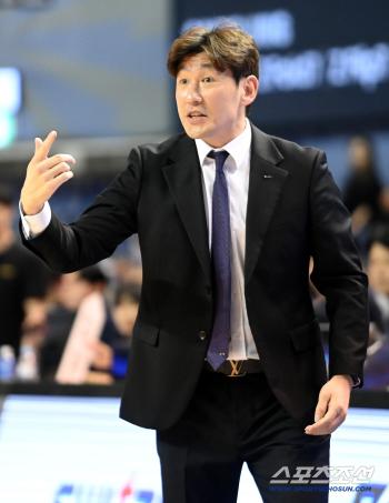  Director Yang Dong-geun orders the operation