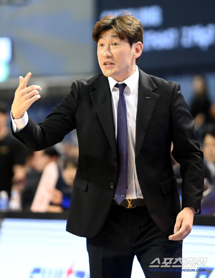  Director Yang Dong-geun orders the operation