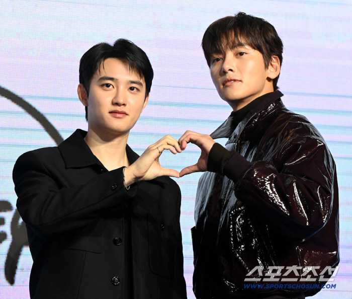  Do Kyung-soo Ji Chang-wook, thanks to you, it's good for your eyes