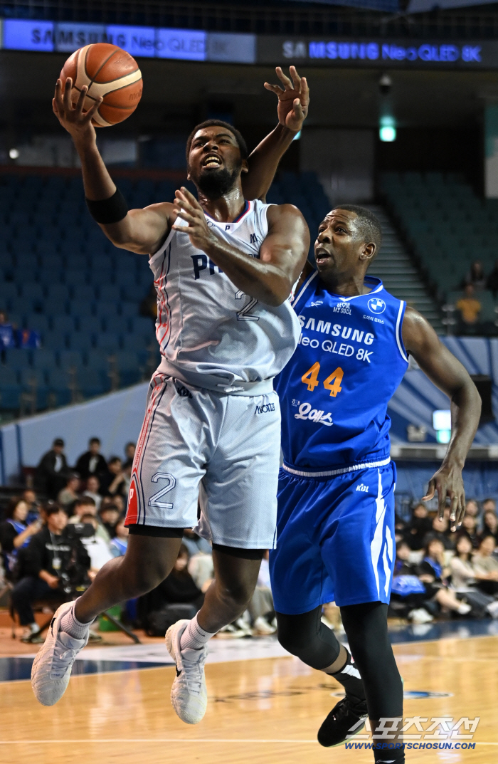  Hammonds, Nicholson, under the basket to escape