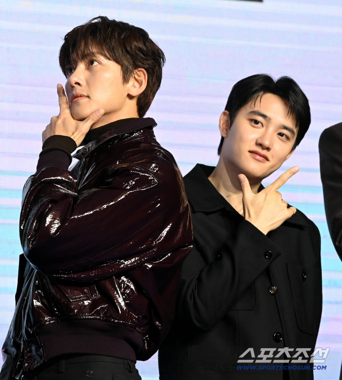  Ji Changwook, Do Kyungsoo, a beautiful pose