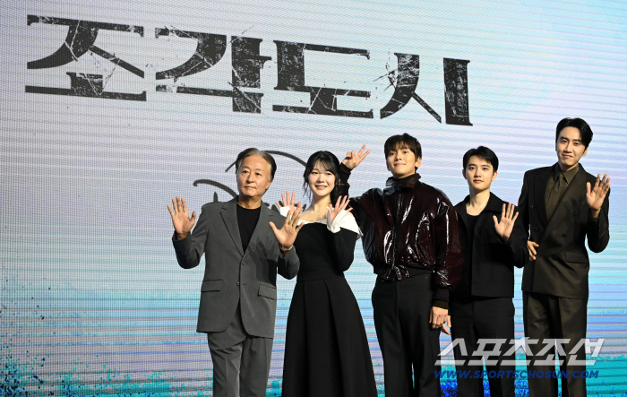  Kim Jong-soo Cho Yoon-soo Ji Chang-wook Do Kyung-soo Lee Kwang-soo, the main characters of the sculpture city