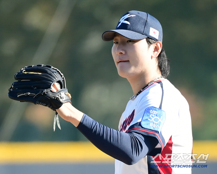  Kwak Bin, wearing the national team uniform, goes back to the mound