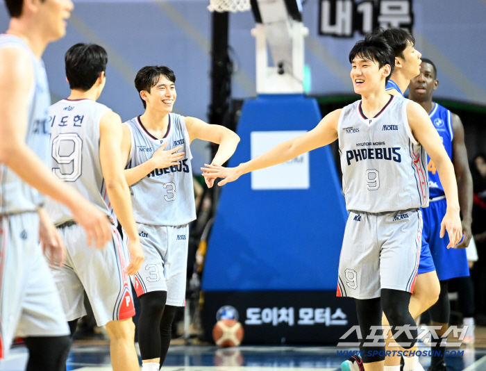  Park Mubin Cho Hanjin, sharing high fives