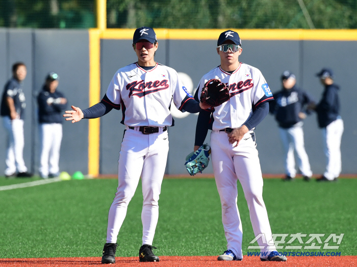  Third base defense training with Song Sung-moon and Kim Young-woong