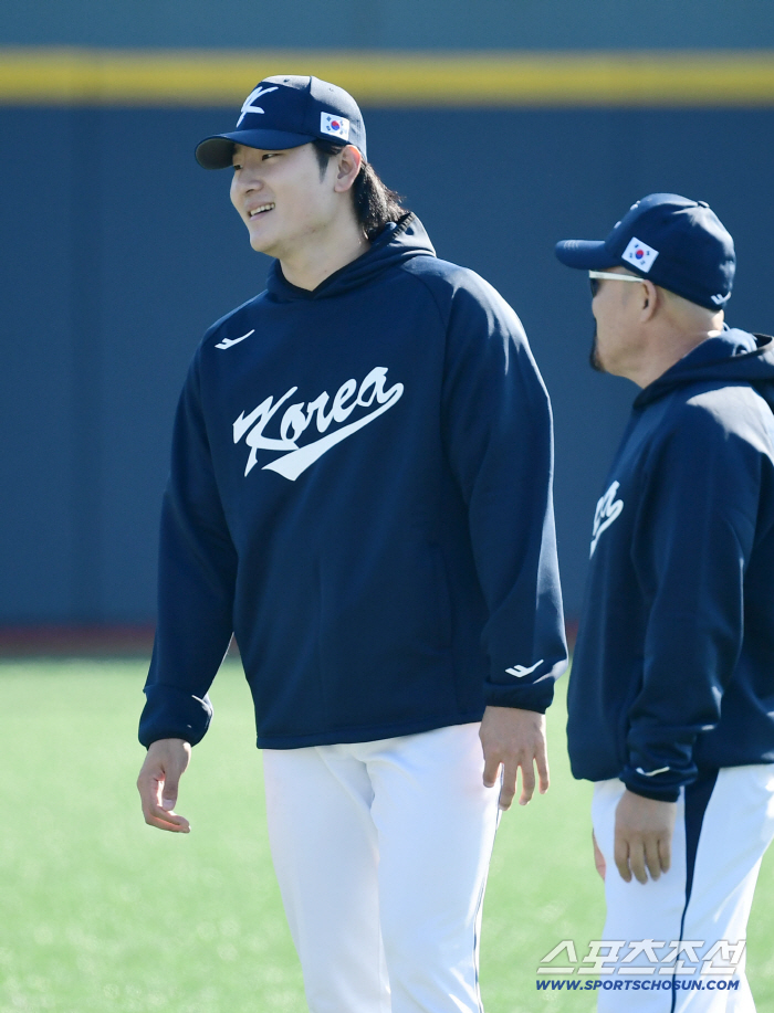  With Kwak Bin's relaxed smile