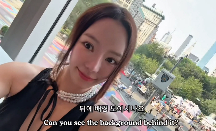  Seo-woo is surprised by how his face is swollen...What happened in New York