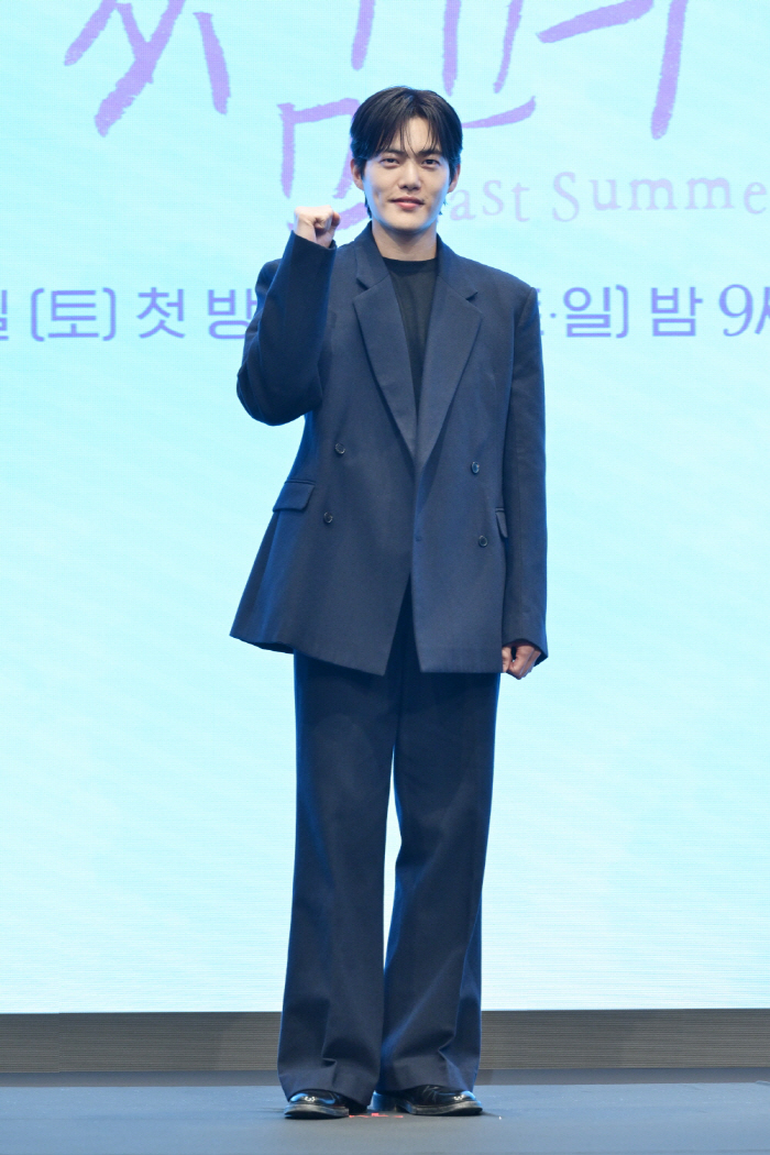 The Glory Son Myung Oh erased it...Kim Gunwoo, you can play a role like this, too? Transforms into a smart lawyer (last summer)