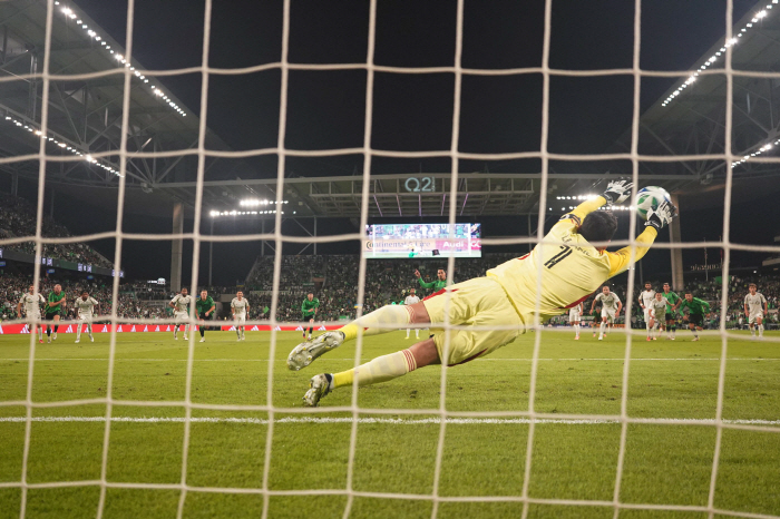 Tottenham, are you watching? This is the power of SON that you abandoned. Son Heung-min's stormy performance toward winning MLS leads him to the semifinals with one goal and one assist in the second round of the playoffs